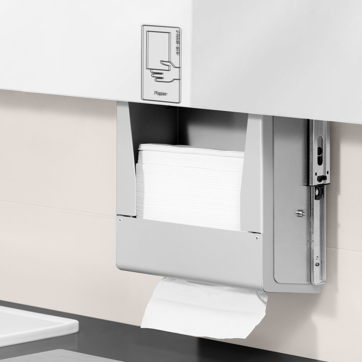 Papierhandtuchspender für verborgenen Einbau